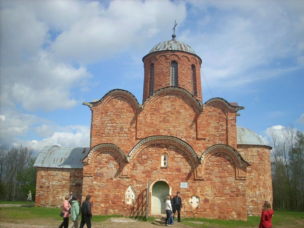 Церковь спаса на ковалеве 1345. Церковь спаса на ковалеве. Церковь спаса на ковалёве великий новгород. Церковь спаса преображения на ковалеве. 1345 г.