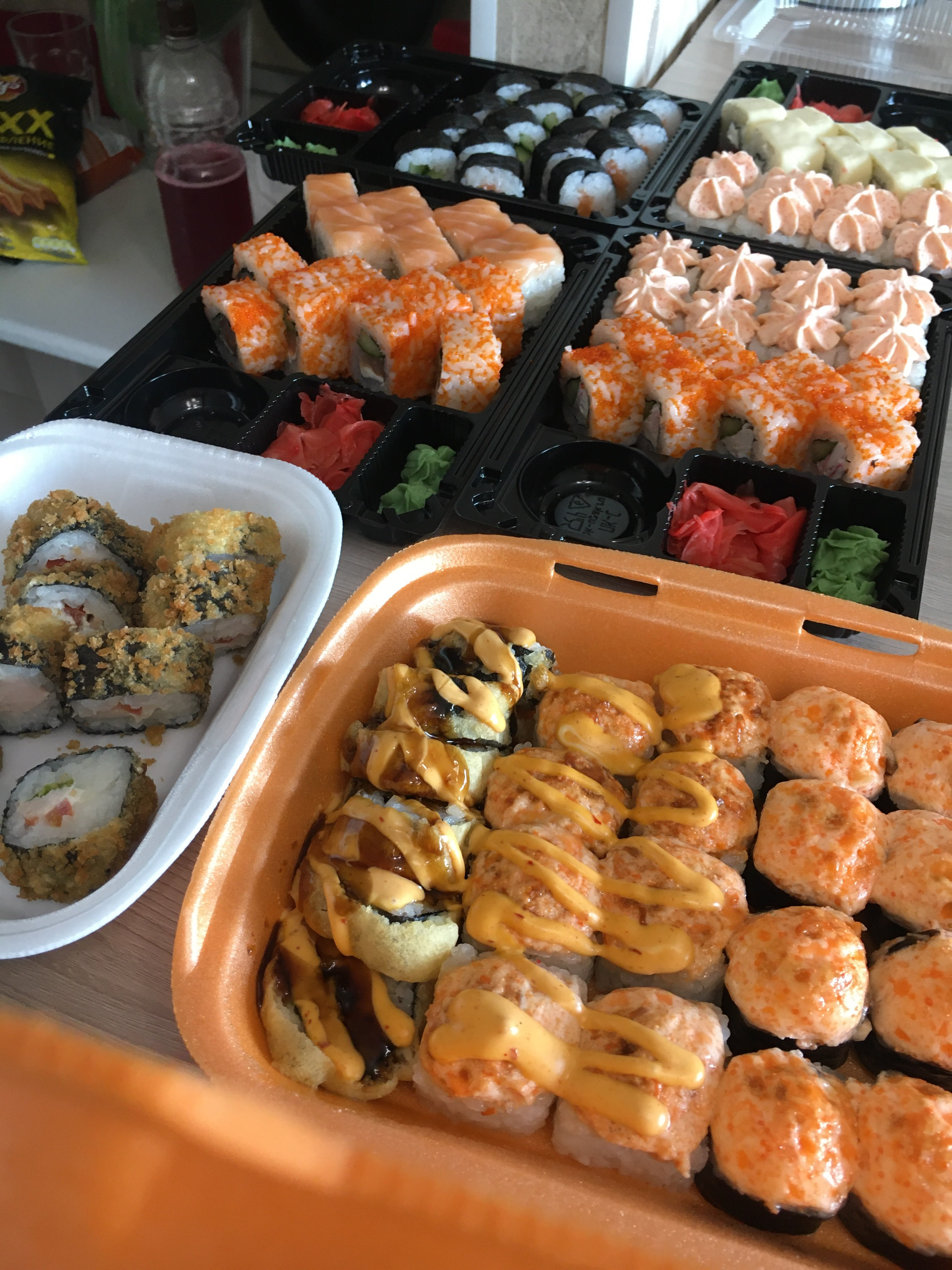 Су энд ши. Пирожки с семгой кинг сайз. Су энд ши. Су энд ши. Су энд ши.