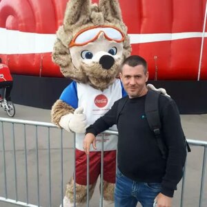 Олег Ларионов