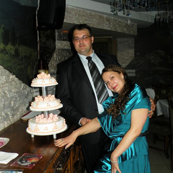 перед покупкой сыграли свадьбу и налопались тортиков)))