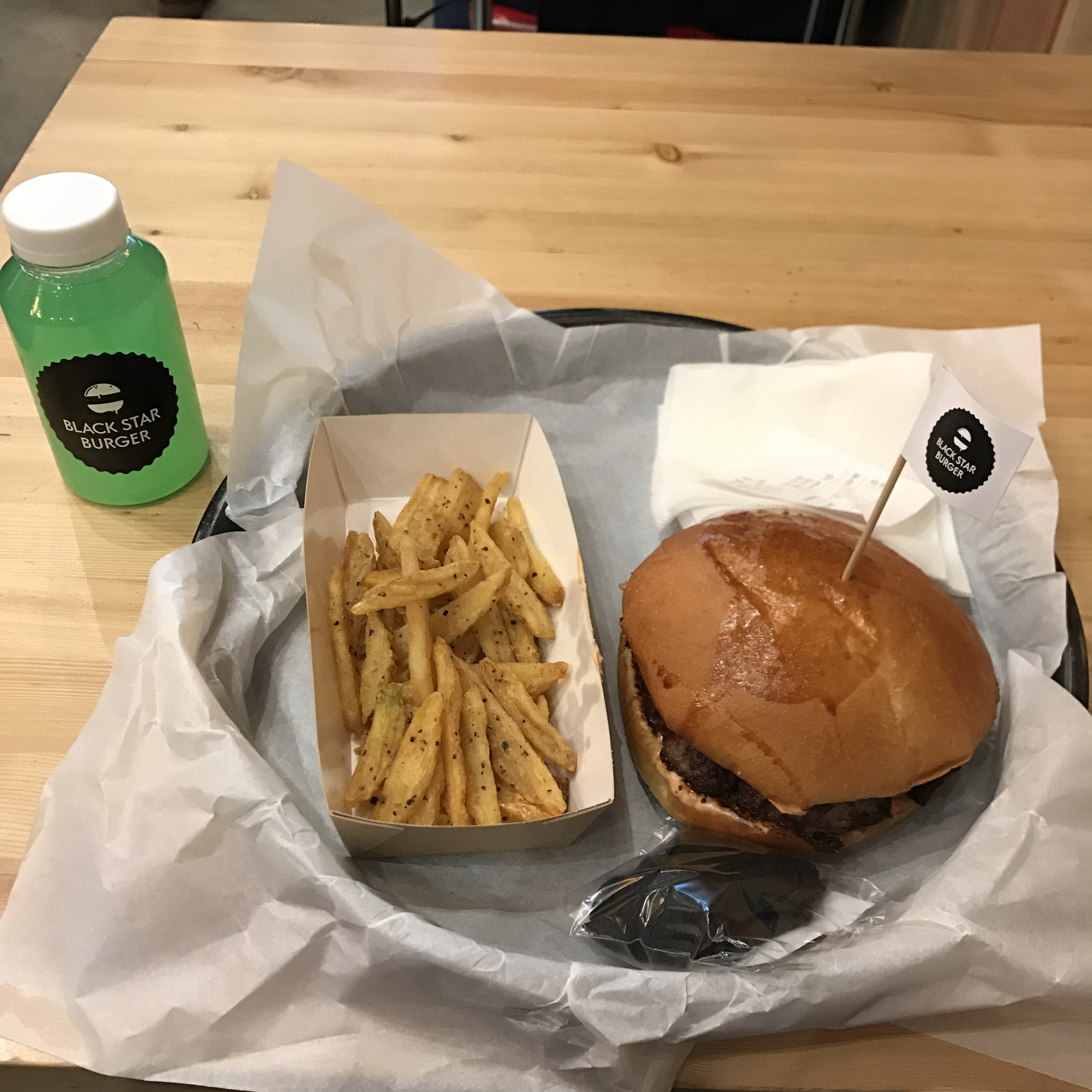 Бургеры цветной бульвар. Black Star Burger, Москва, цветной бульвар. Блэк Стар бургер цветной бульвар. Black Star Burger остров мечты. Остров мечты кафе бургеры.