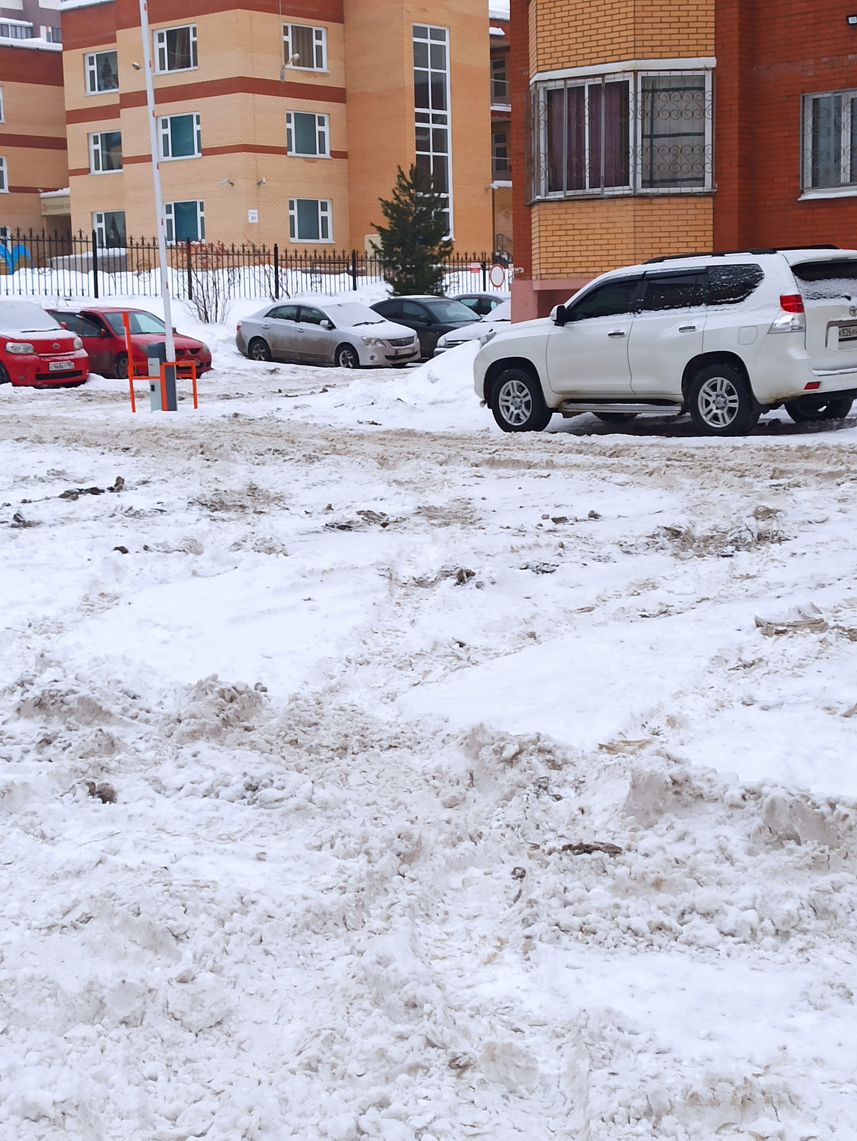 Как больница дежурит сегодня. Ул Гребенщикова Новосибирск снег зимой не убирают.