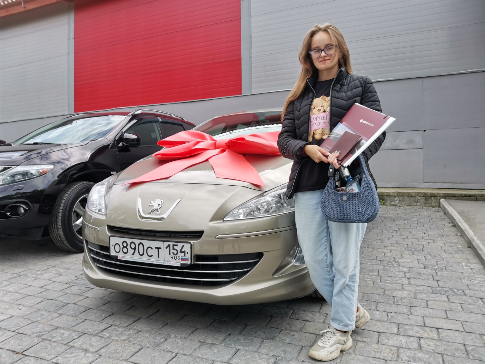 Автосалон в новосибирске автомобили с пробегом. РДМ импорт. Автосалон на Фрунзе РДМ. Автоцентр Фрунзе Новосибирск. РДМ импорт Новосибирск авто с пробегом.