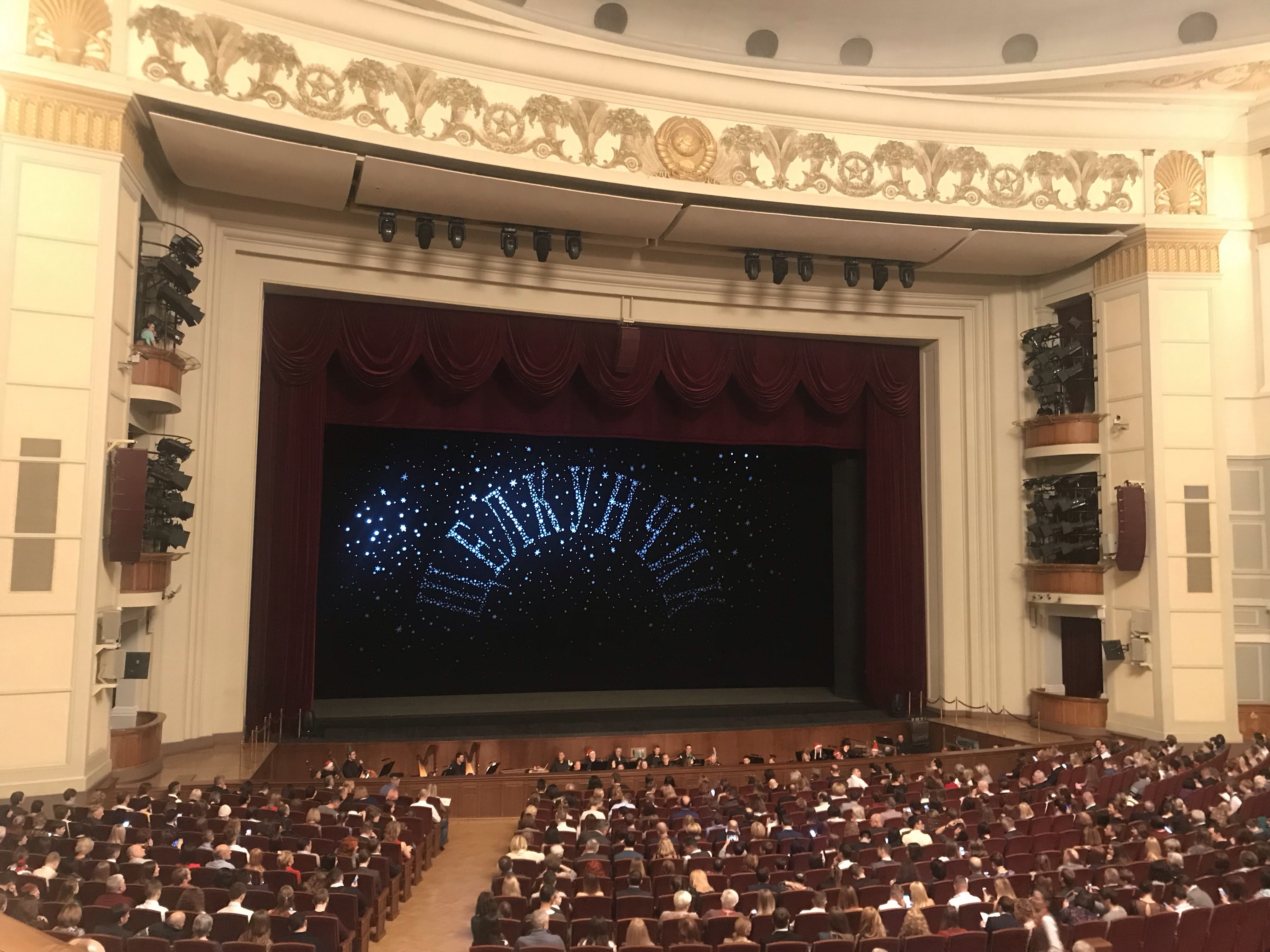 Видео оперного театра. Хорошие и недорогие места в Новосибирском театре оперы и балета. Ну вот театр оперы и балета в Новосибирске. Театр оперы и балета вход Новосибирск двери. Макет театра оперы и балета в Красноярске своими руками.