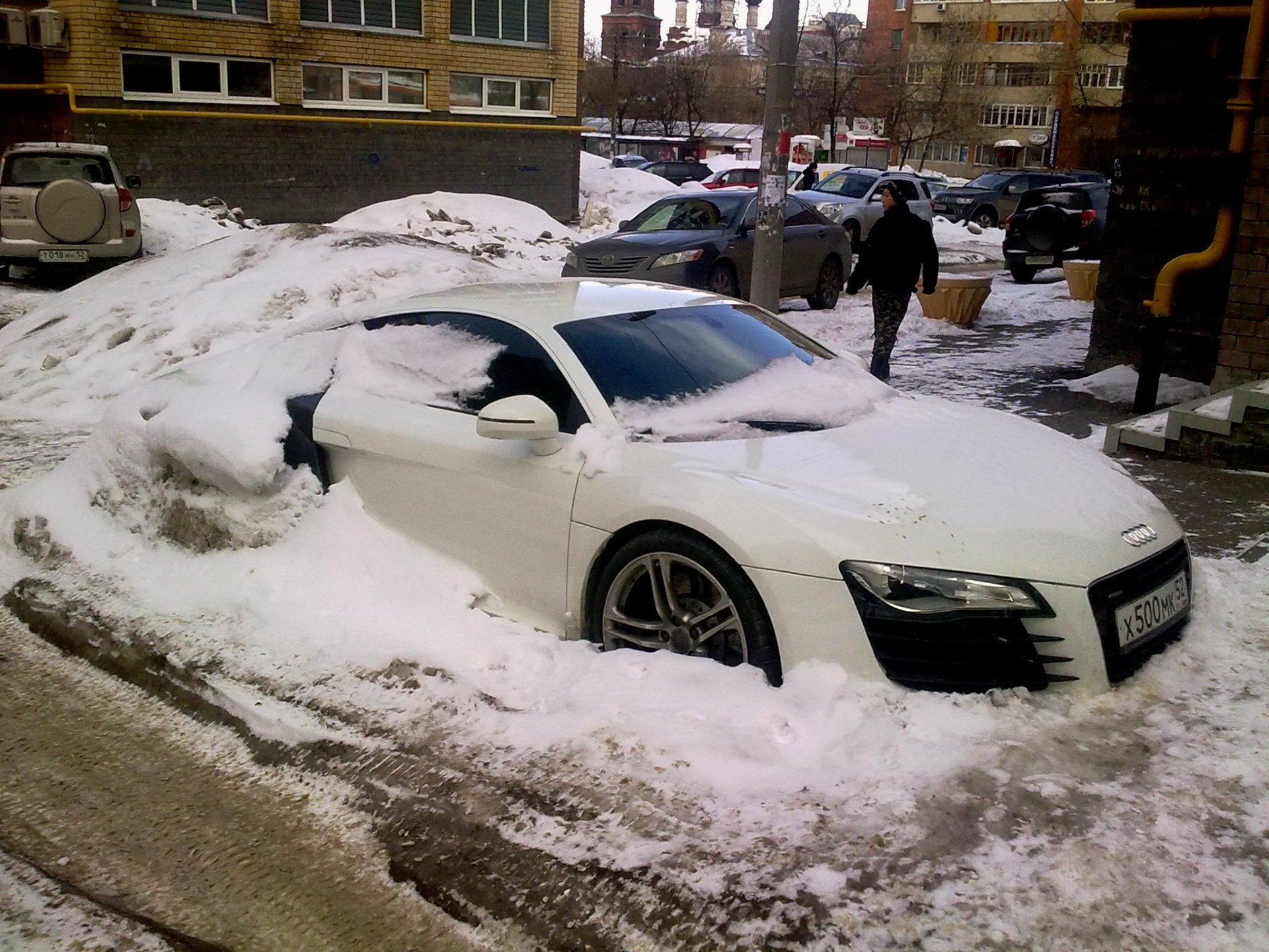 Это моя машина. Ауди р8 в снегу. Audi r8 на снегу. Ауди р8 под снегом. Ауди r8 в снегу в Нижнем Новгороде.