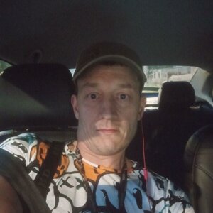 Олег Николаев