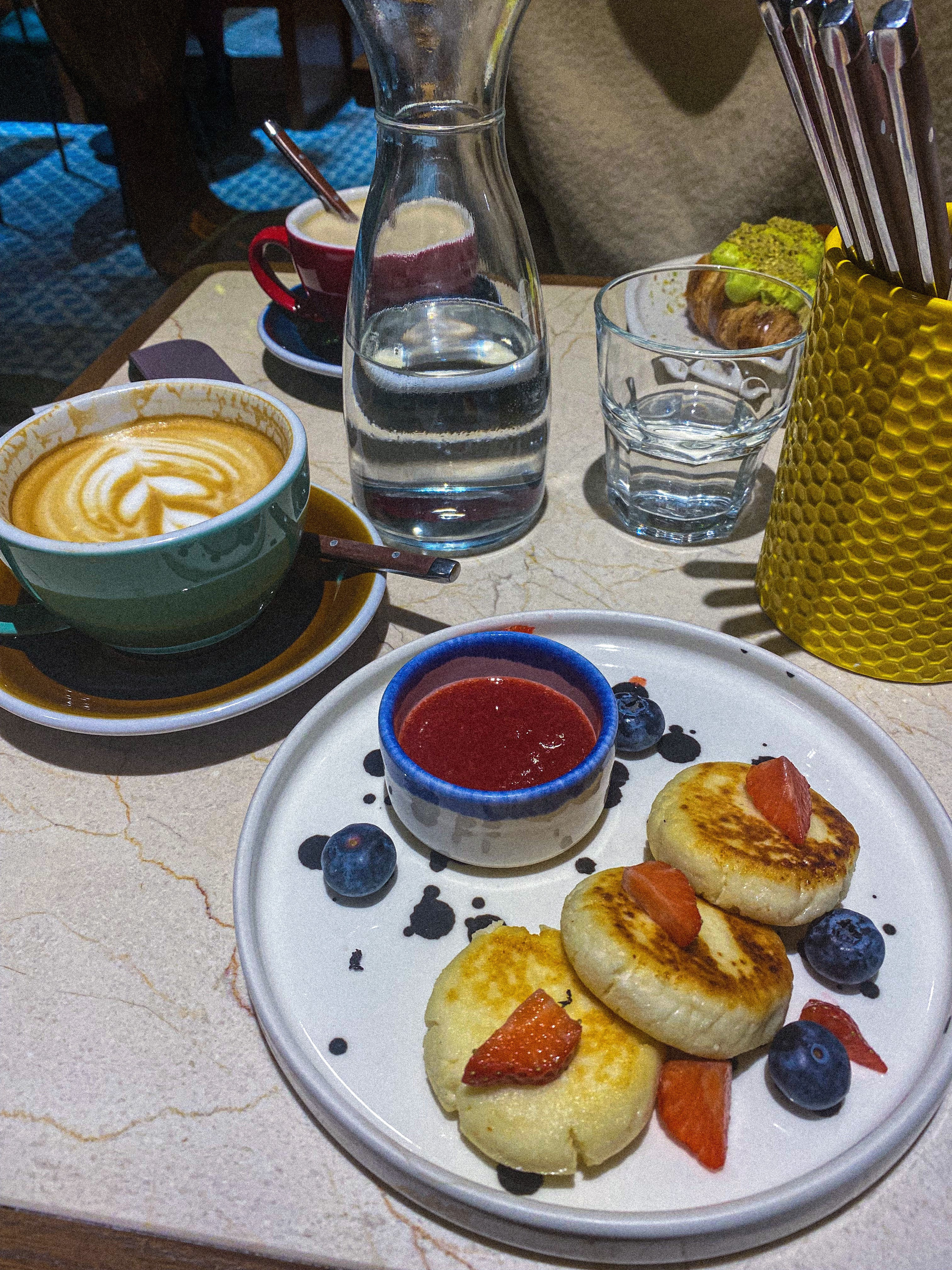 Свердловская область екатеринбург банковский переулок 8 breakfast unit. Брекфаст юнит. Breakfast unit екатеринбург. , 8 фото. Breakfast unit кофейня екатеринбург.