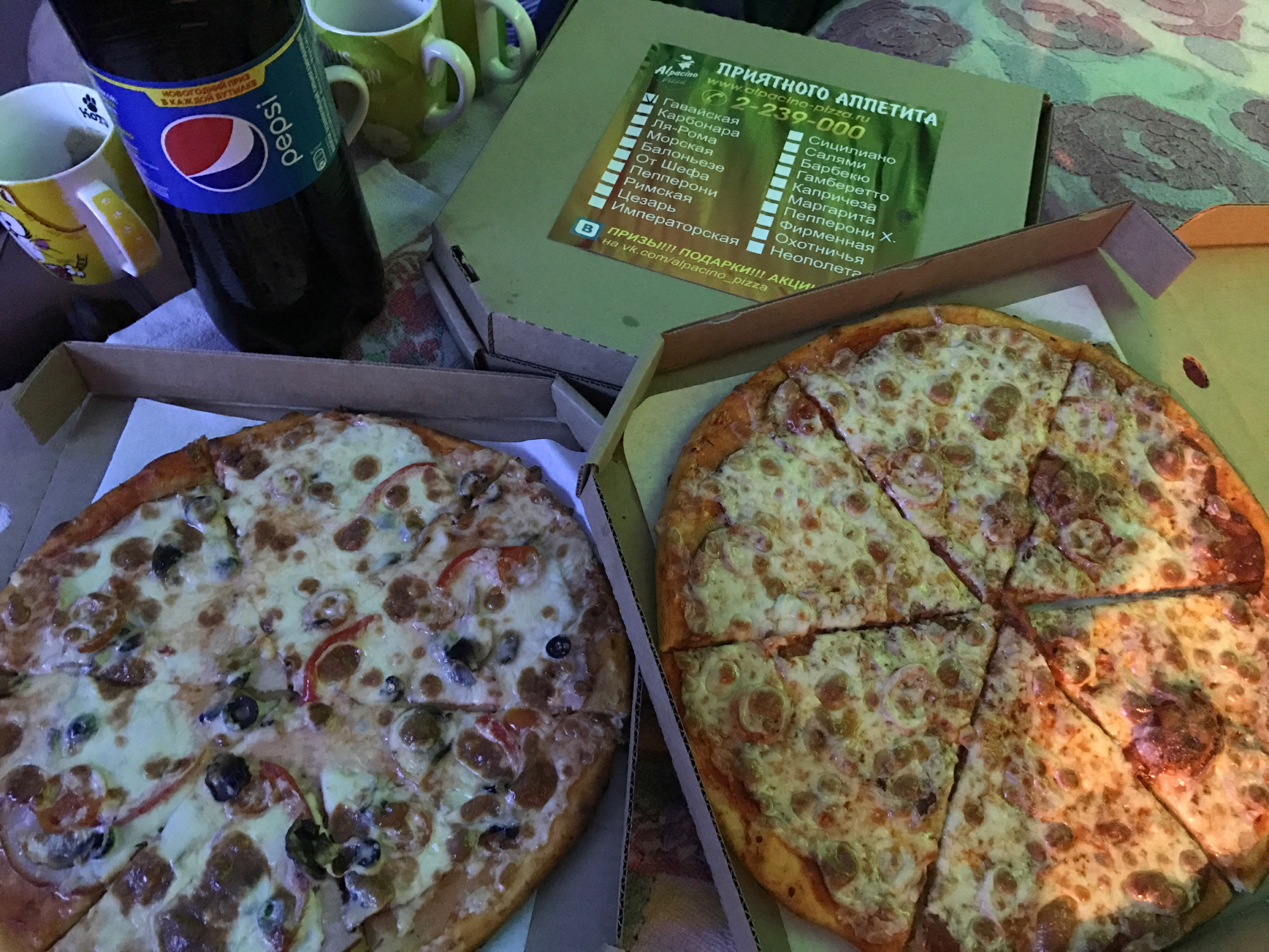 Пицца заводская. Аль Пачино с пиццей.
