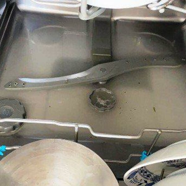 Не сливает посудомойка бош