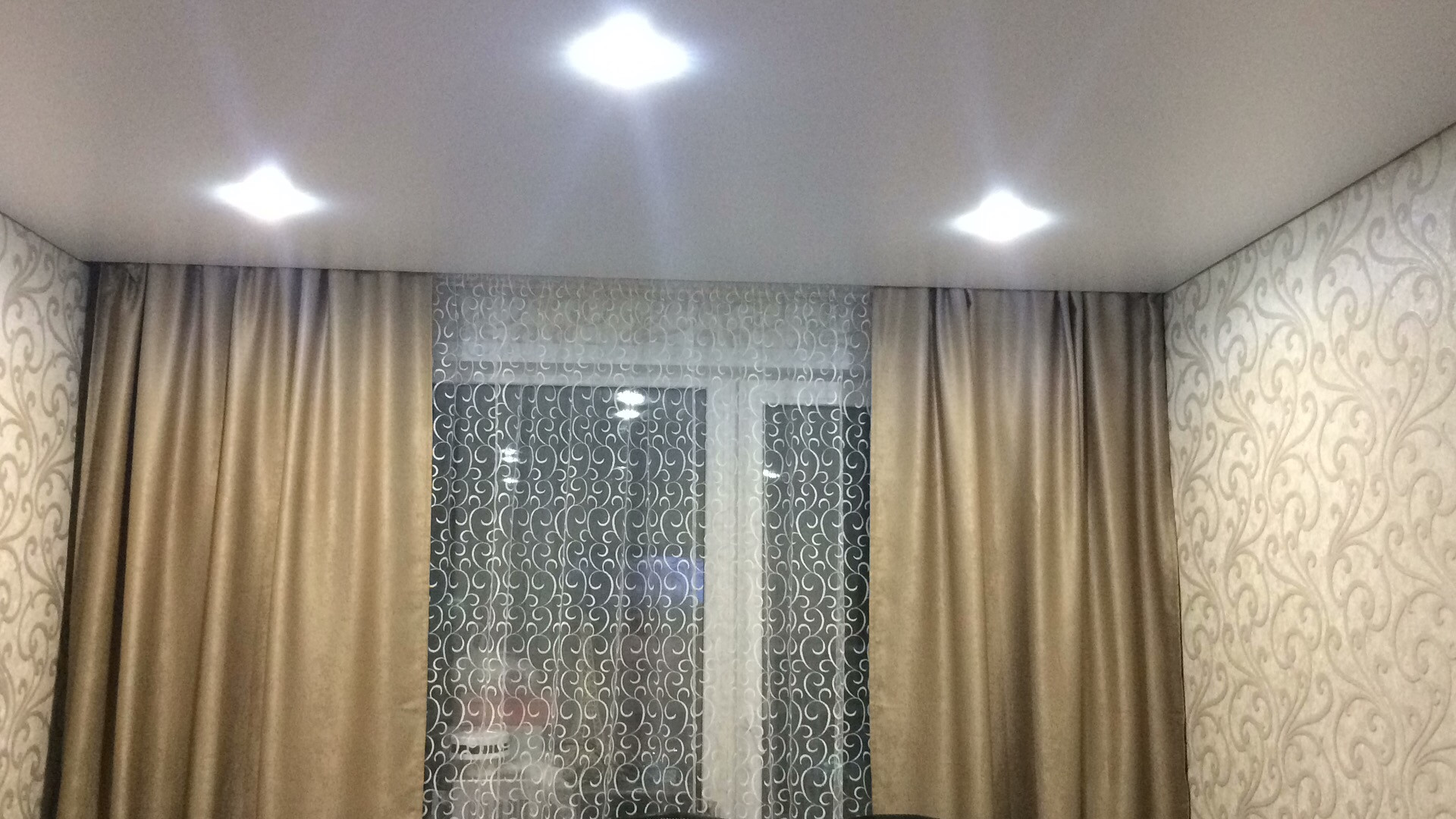 Светло шторы с блеском