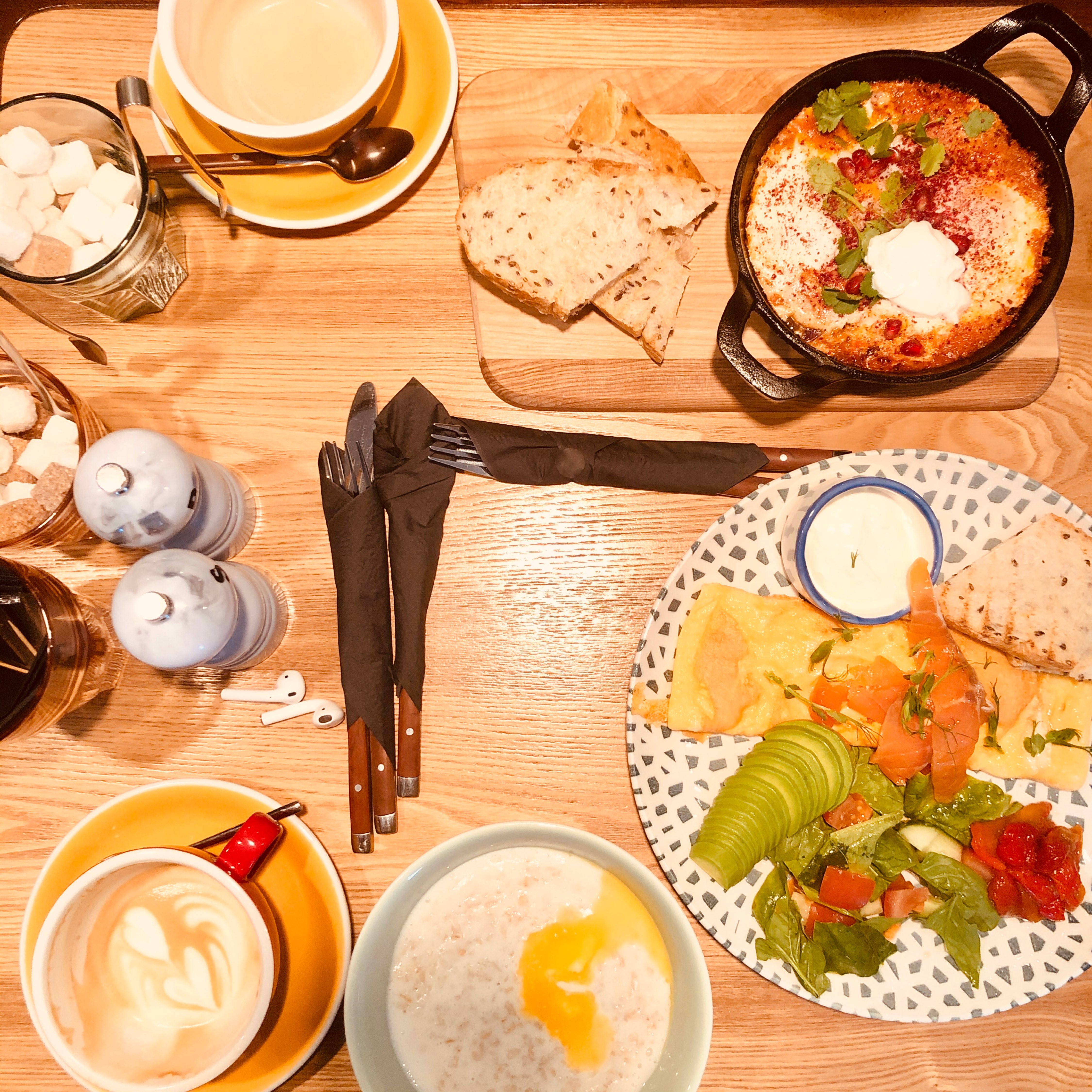 Breakfast unit банковский 8. Breakfast Unit Екатеринбург. Брекфаст Юнит ЕКБ. Breakfast Unit ресторан Екатеринбург. Свердловская область Екатеринбург банковский переулок 8 Breakfast Unit.