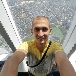 Михаил Плохотнюк