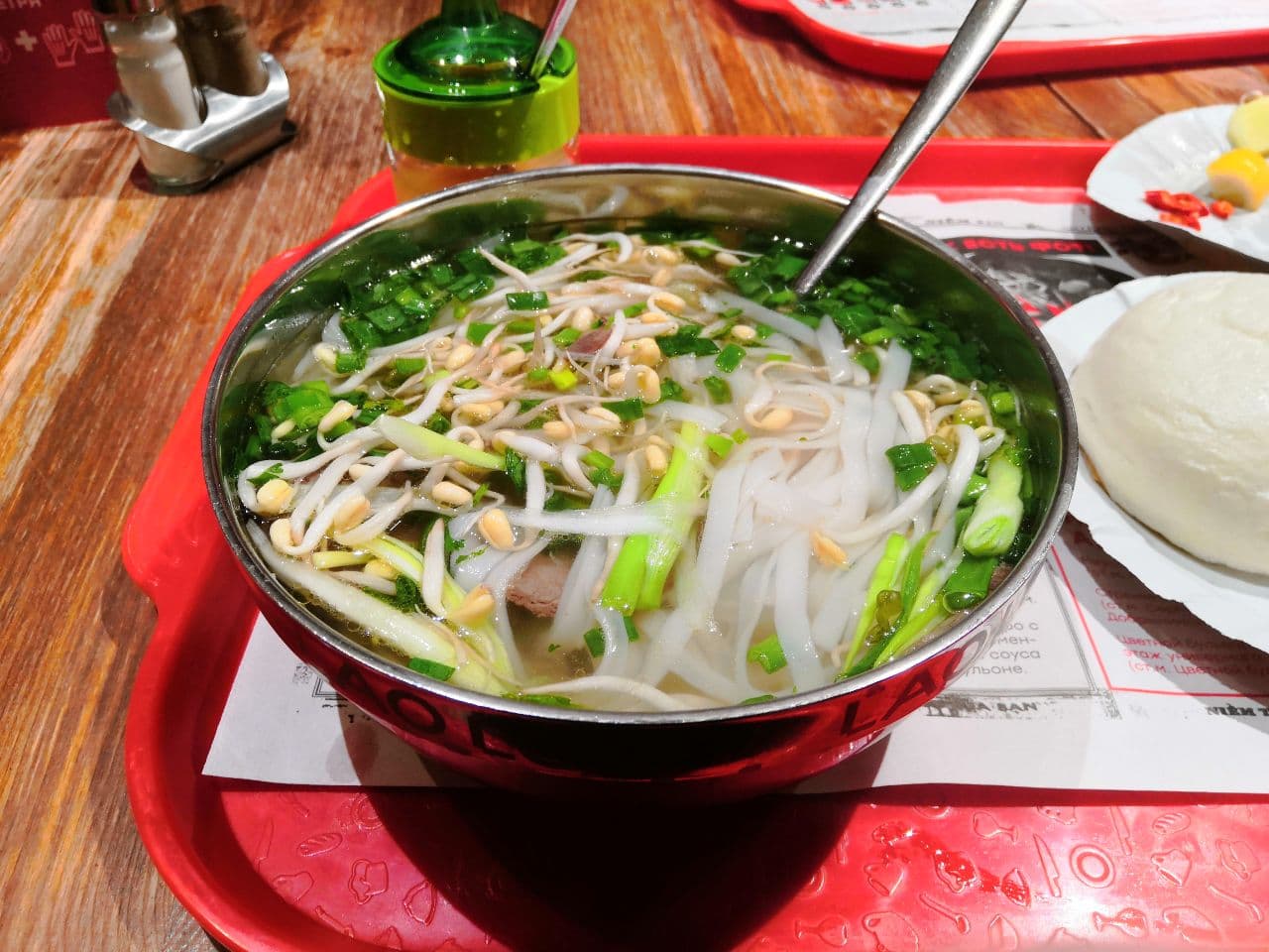 Вьетнамская кухня hot pho. ФО бо Лао ли.