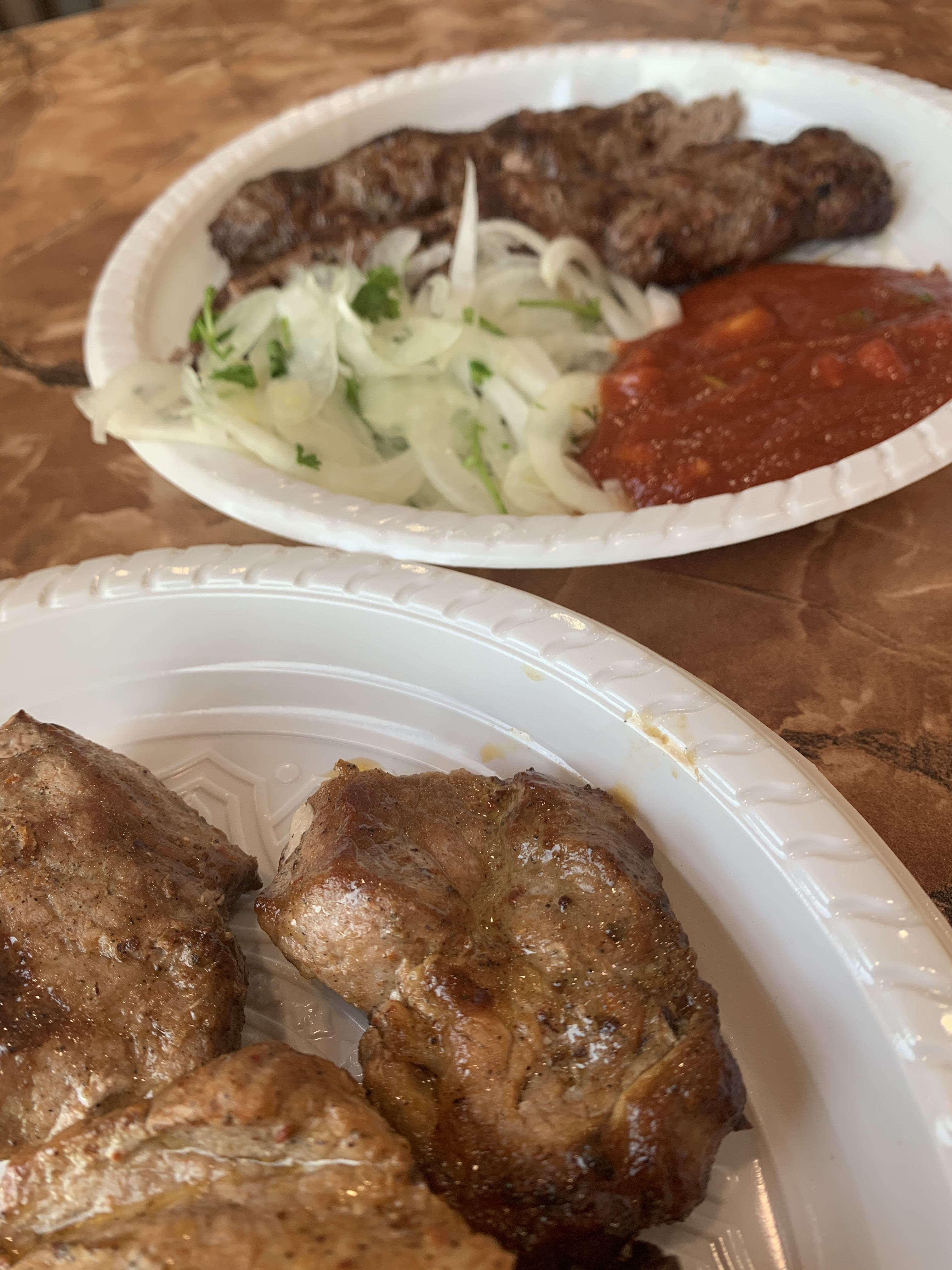 Шашлыки в гараже. Шашлык тосно. Шашлычный двор красноярск улица дубровинского 100/2. Хочу шашлык красноярск. Акоп шашлык красноярск.