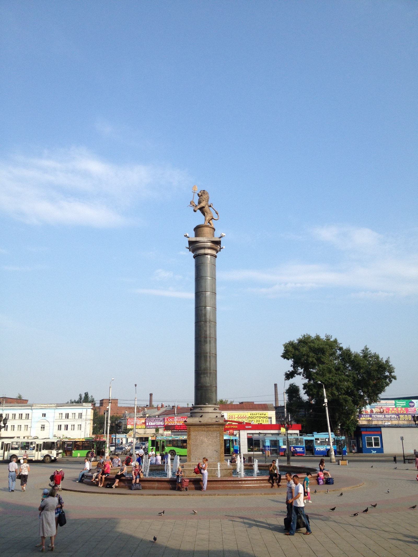 Красноярск главный. Красноярск памятник Лев на ЖД вокзале.