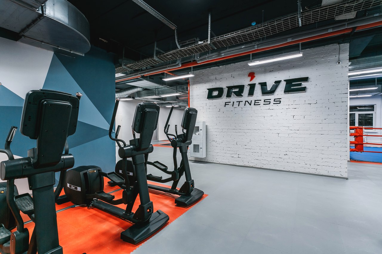 Драйв фитнес. Драйв фитнес Айвазовского 53. Drive Fitness Екатеринбург. Фитнес зал драйв.