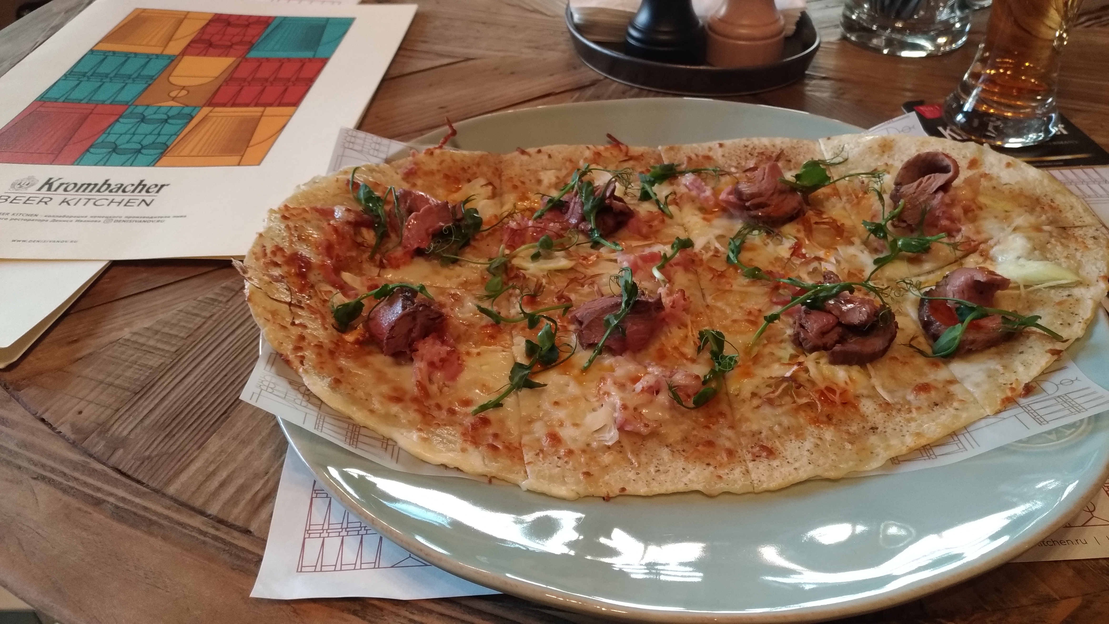 Krombacher Beer Kitchen ресторан. Krombacher ресторан Москва. Кромбахер Тверская. Кромбахер ресторан в Москве белорусская