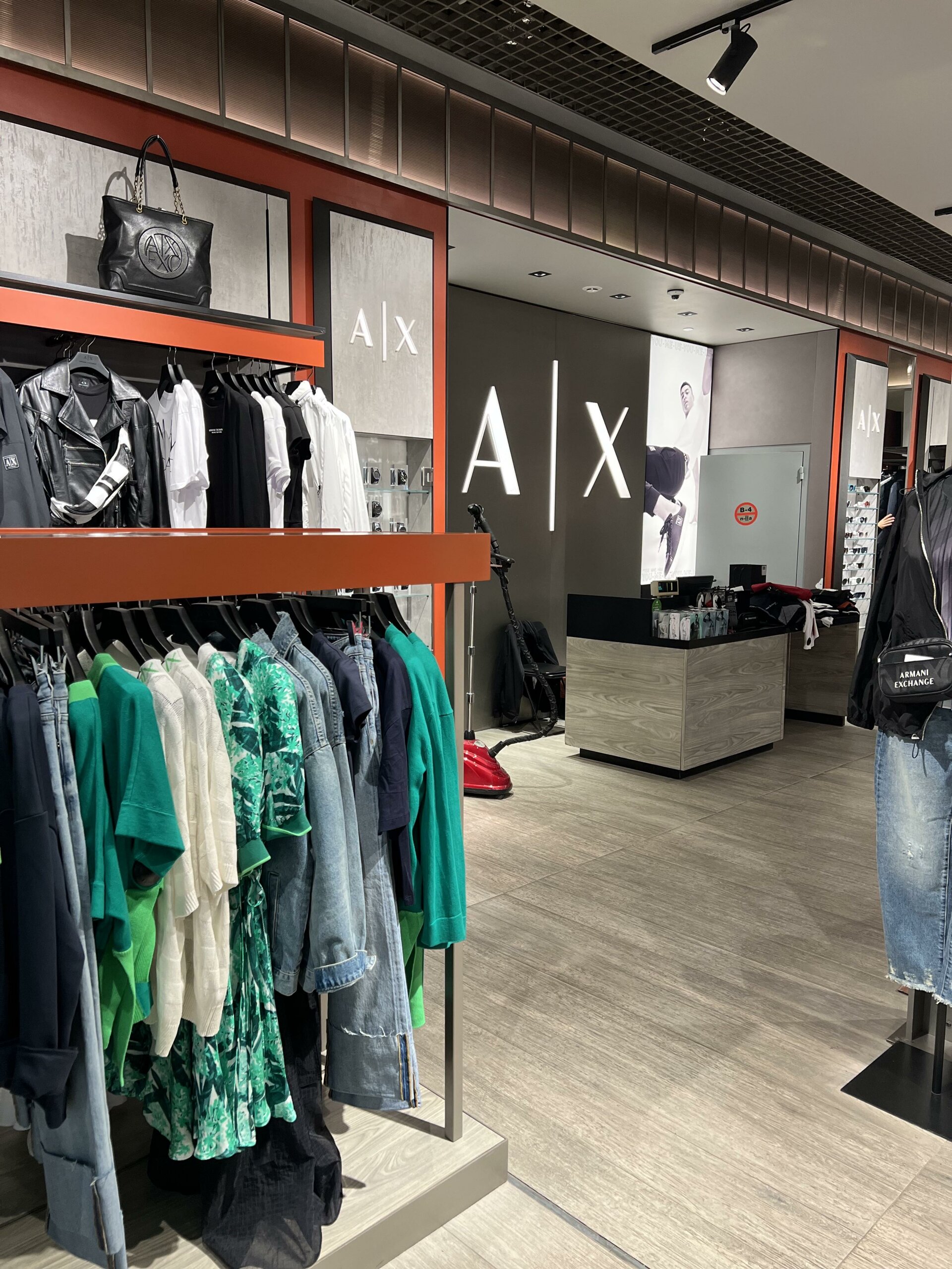 Armani Exchange, магазин одежды, Гринвич, улица 8 Марта, 46, Екатеринбург —  2ГИС