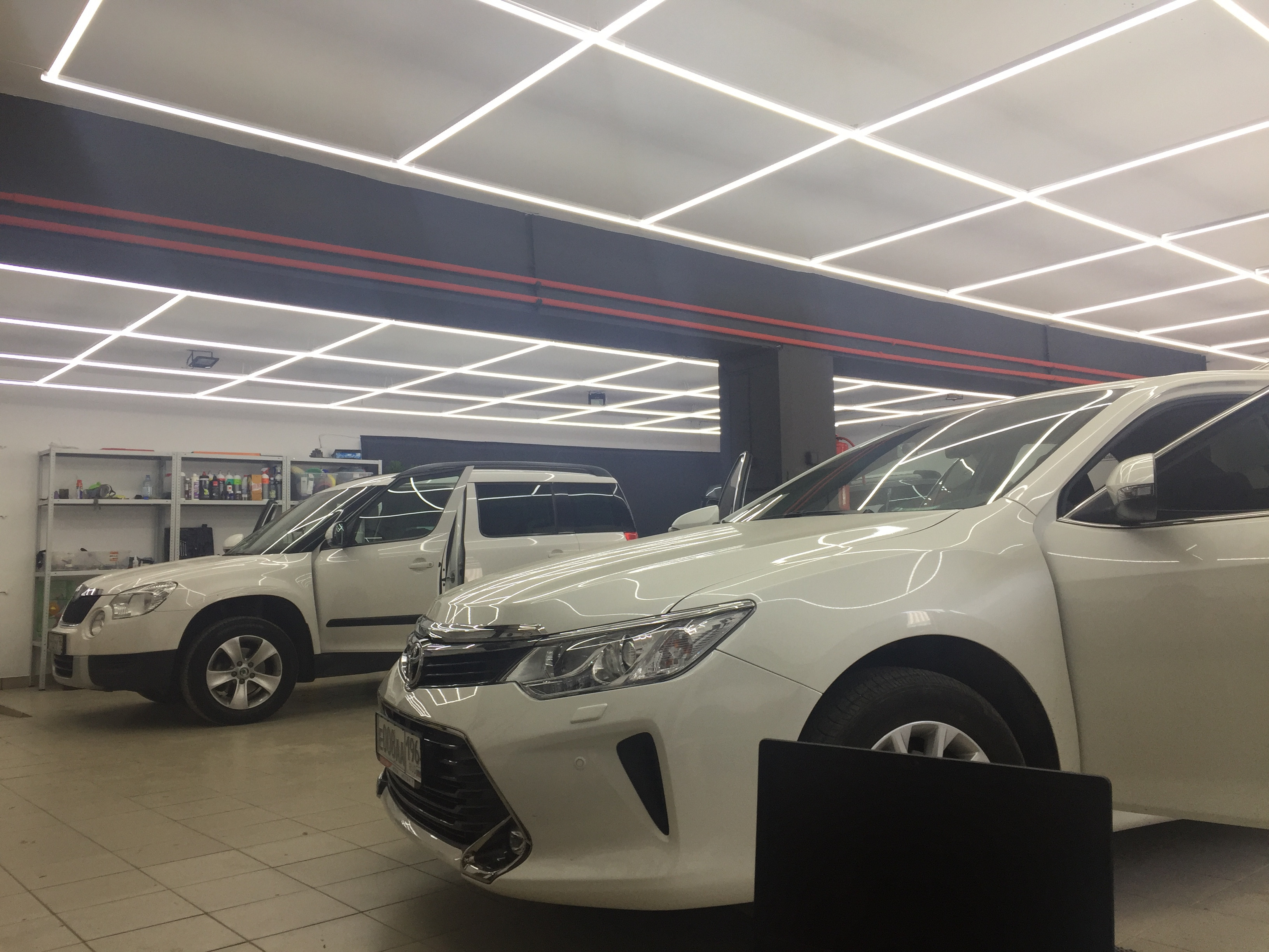 Салон машин екатеринбург. Проект автосалона jaguar. Автосалон ягуар. Автодрайв автосалон. Автосалоны екатеринбурга.