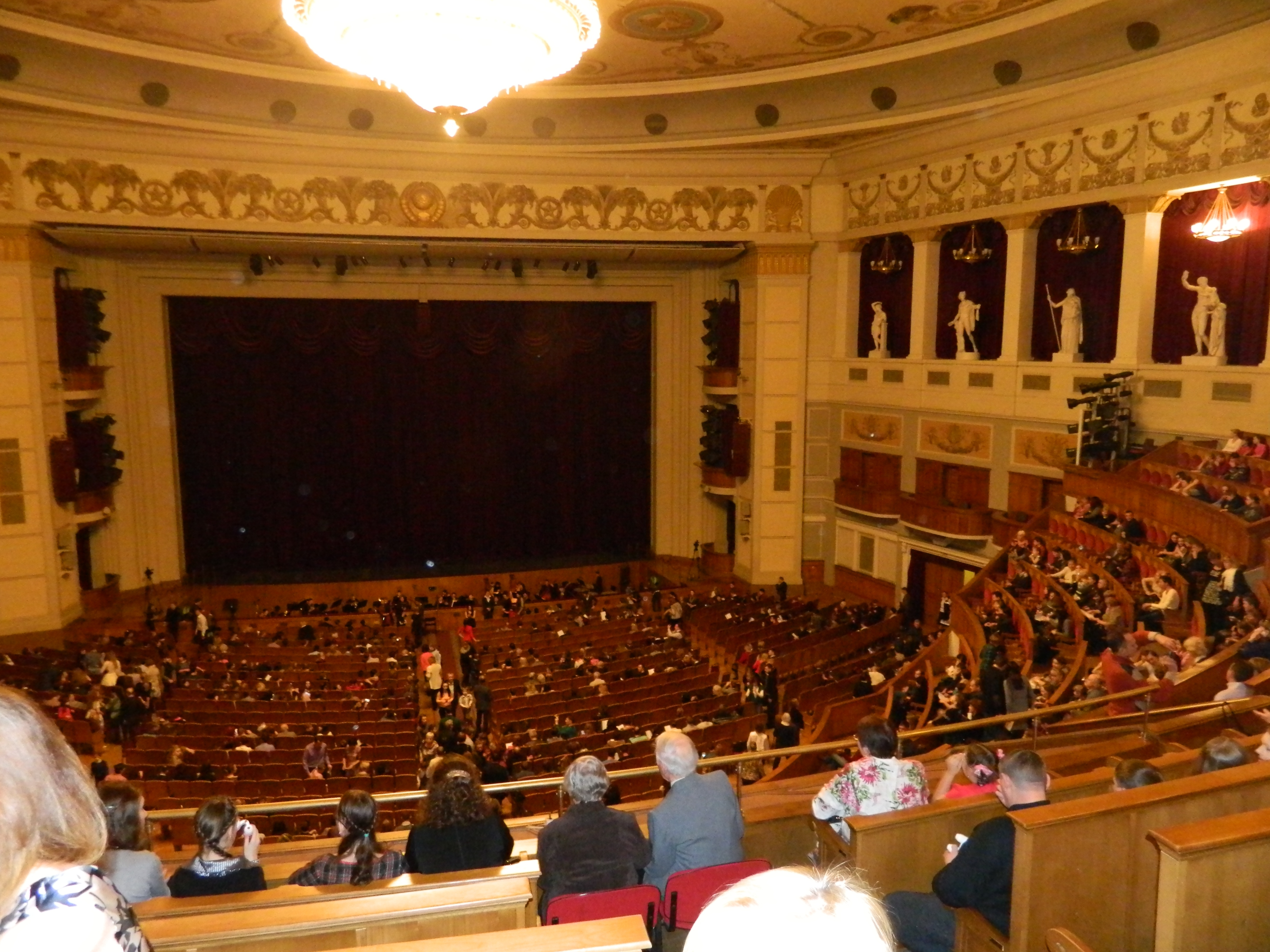 Амфитеатр в театре оперы и балета Новосибирск