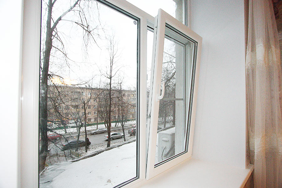 Иваново купить окна. Пластиковое окно. Окна ПВХ. Зимнее пластиковое окно. Пластиковые окна зимой.