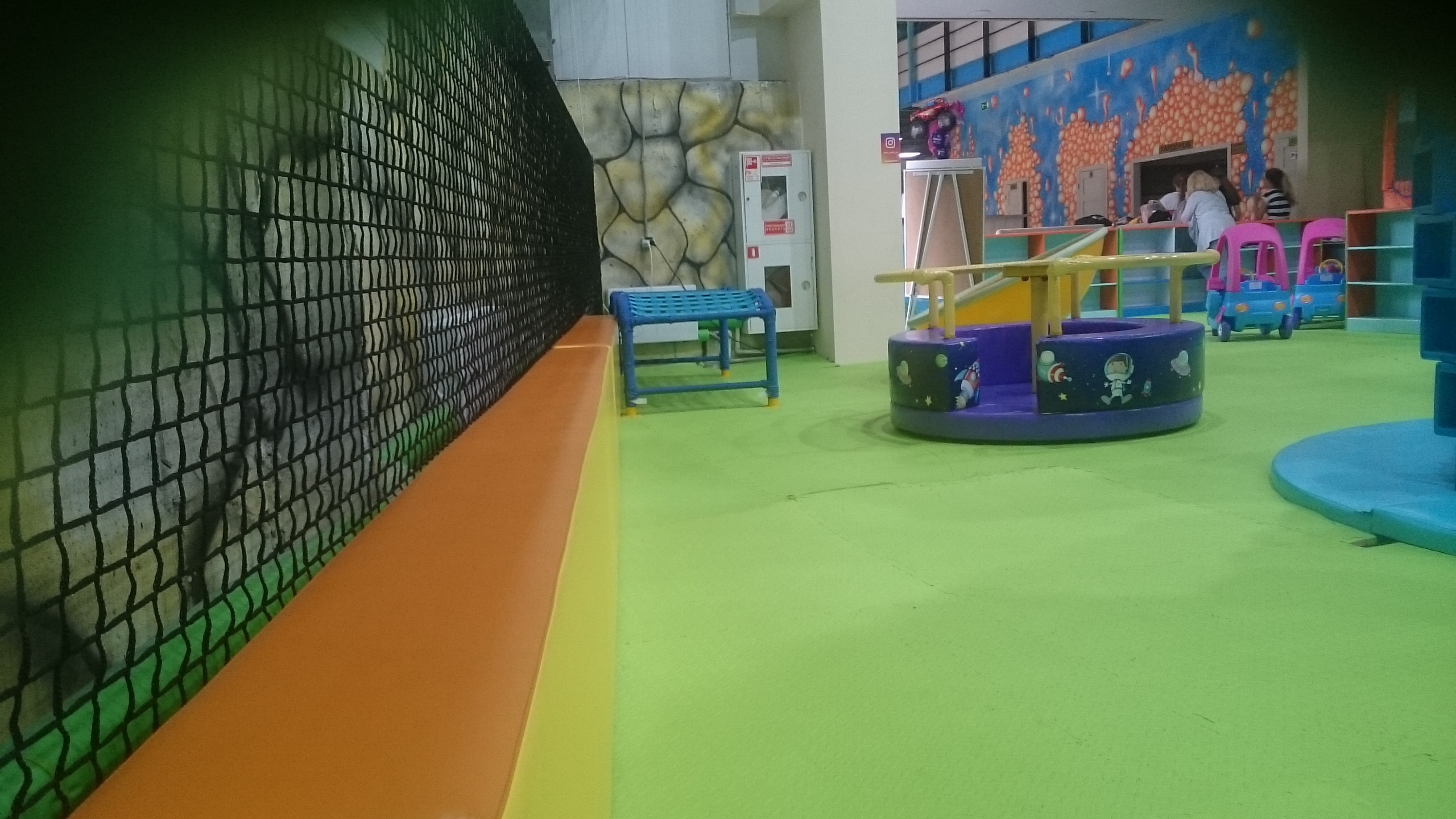 Батутный центр гравитация новосибирск. Развлекательный центр гравитация. Батутный центр новосибирск бориса богаткова. Батутный парк зона гравитации новосибирск. Зона гравитации новосибирск богаткова.