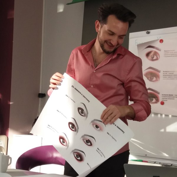 Максим гилев визажист биография. Андрей петров. Бьюти блоггер петров. Андрей петров накрашенный. Гилев визажист.