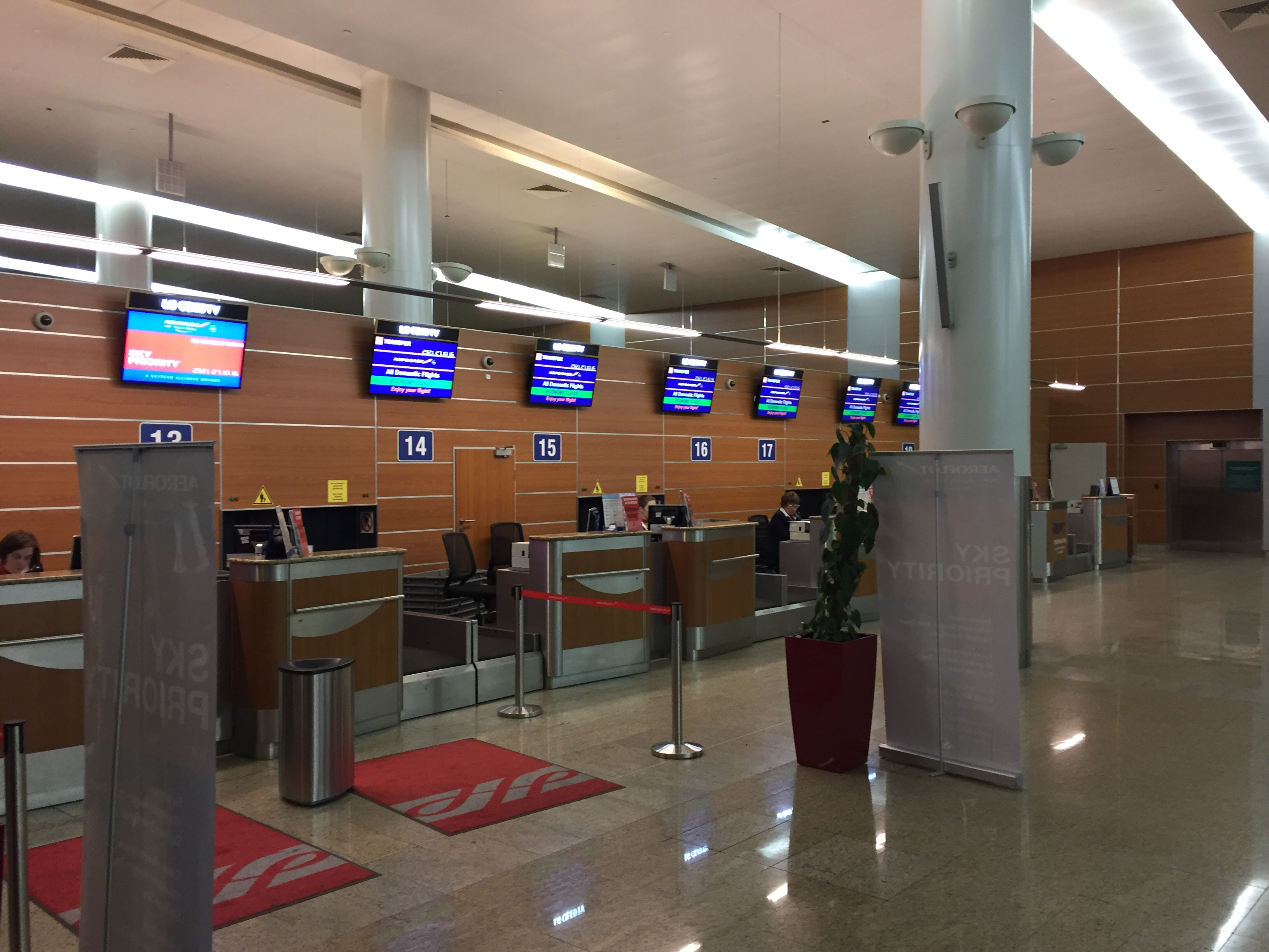 Международный терминал шереметьево. Шереметьево терминал д. Шереметьево терминал д внутри. Аэропорт Шереметьево Terminal d. Москва Шереметьево терминал в.