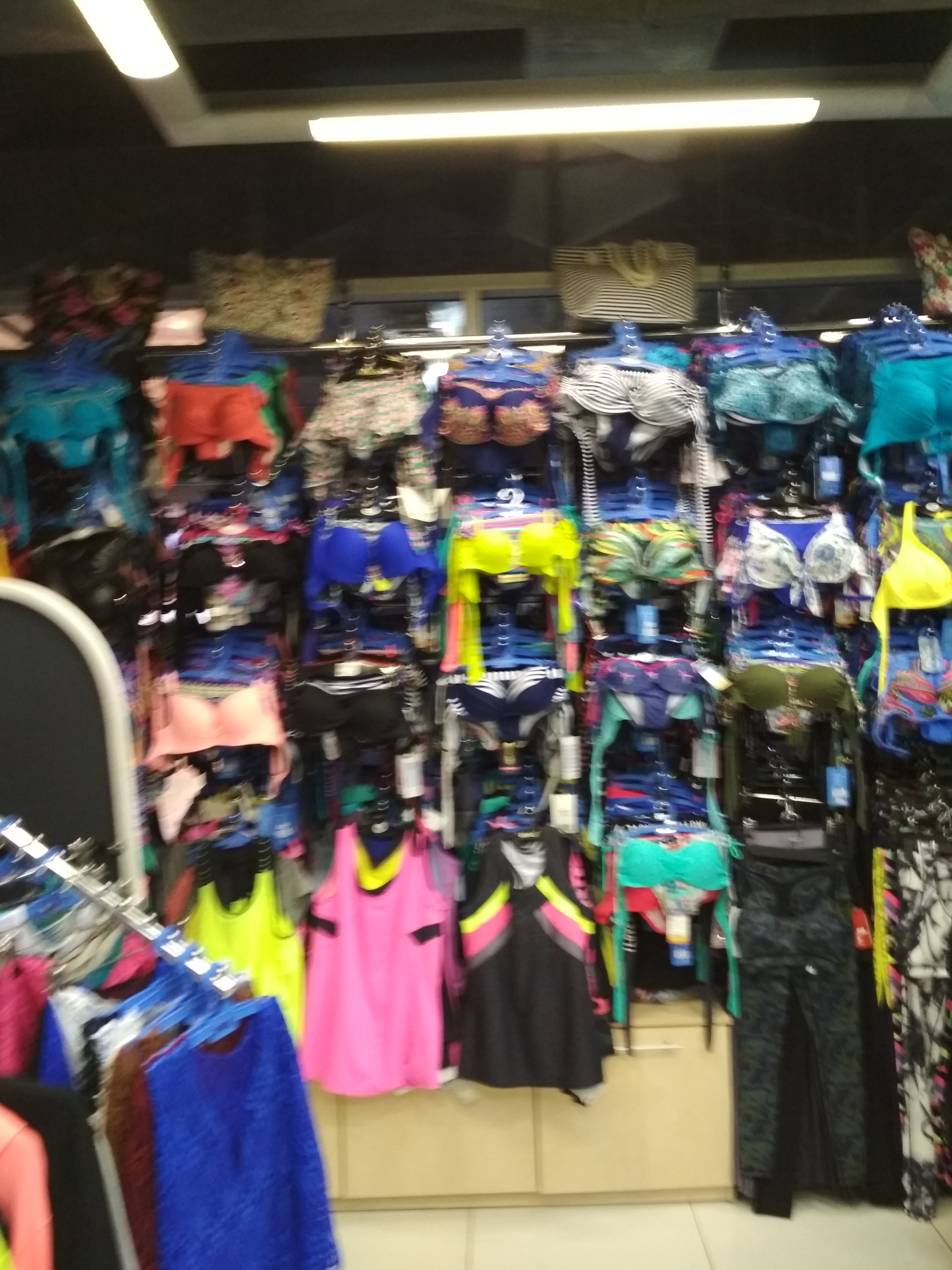 Спортивная одежда красноярск. Спорт магазины в Красноярске. Спортивные магазины в Красноярске. Магазин спортивной одежды Красноярск. Light спорт Красноярск.