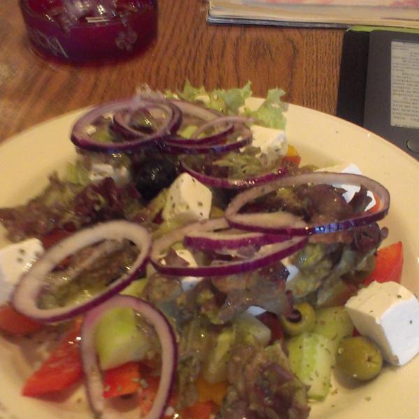 Греческий салат в "Пражечке"