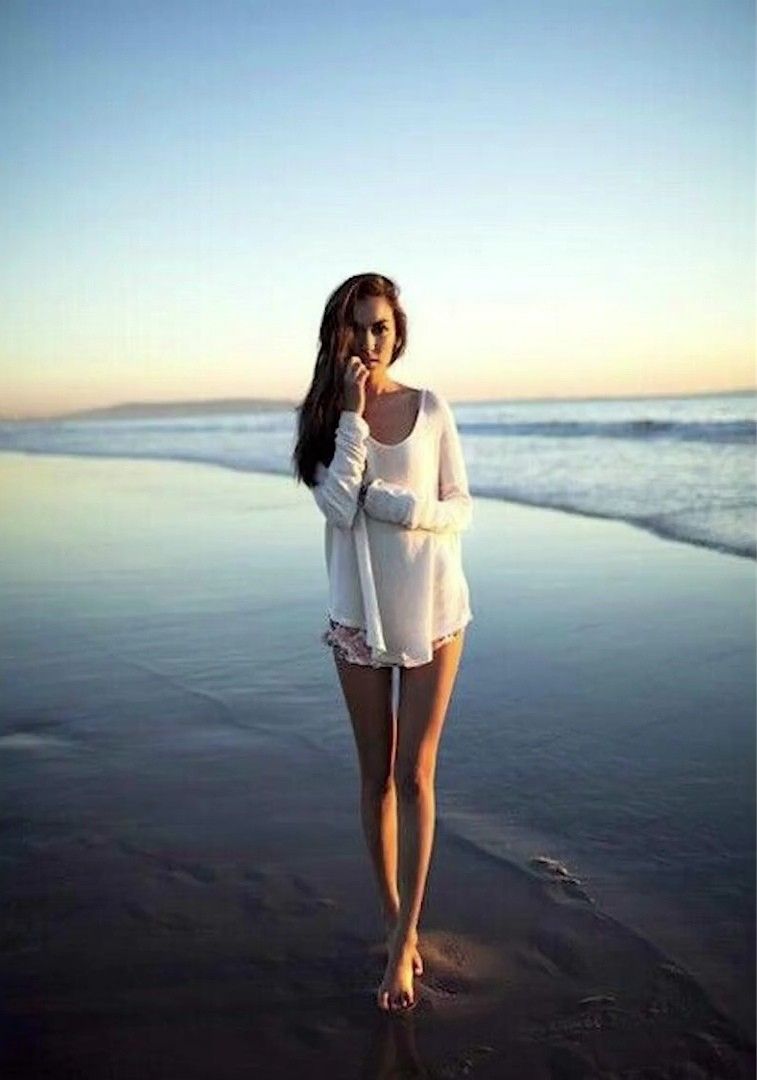 Красивое фото стоя девушки. Девушка-море. Фотосессия на море. Красивые девушки на море. Красивая девушка издалека.