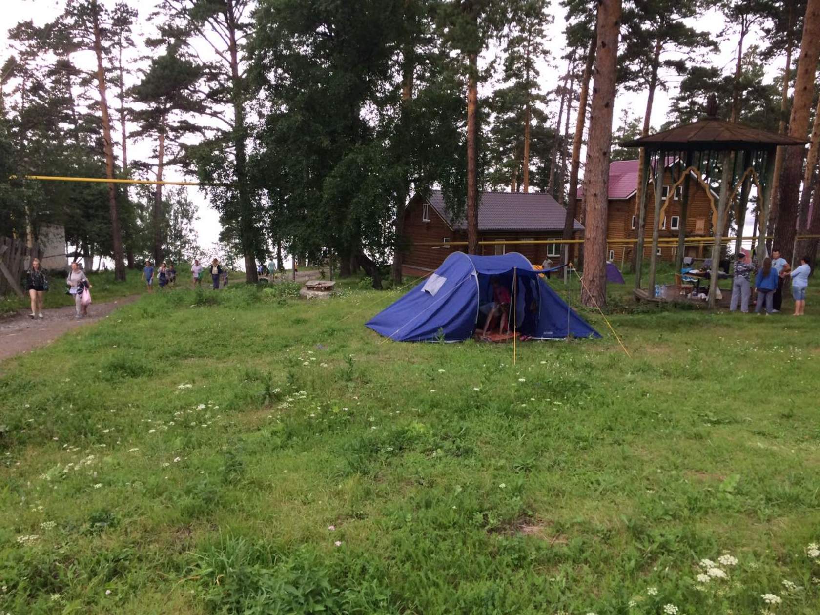 Баден баден тургояк база отдыха. Тургояк палаточный городок. Лесная Поляна Тургояк с палатками. Палаточный лагерь Тургояк. Озеро Тургояк палаточный лагерь.