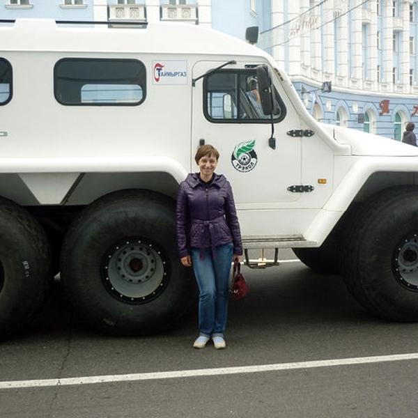 Движение красноярск. Щорса 76 автошкола. Автошкола Красноярск Щорса. Автошкола движение Красноярск Фламп. Директор автошколы движение в Красноярске фото.