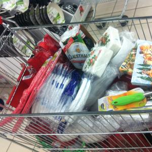 Брать в "Ашане" продуктов меньше, чем может вместить тележка -- это моветон.