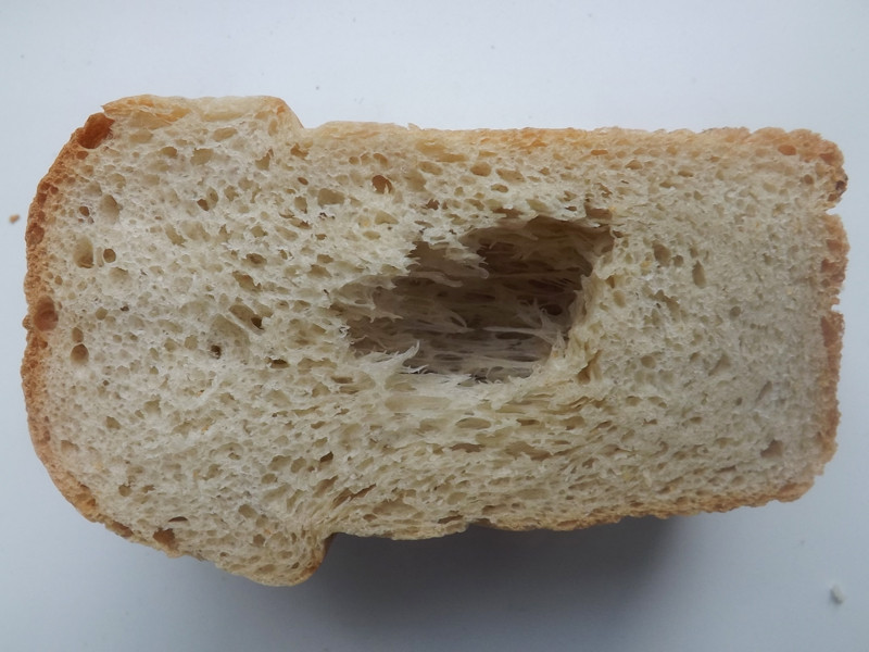 Что внутри хлеба. Дефекты мякиша хлеба. Хлеб внутри. Пустой хлеб. Пустоты в хлебе.