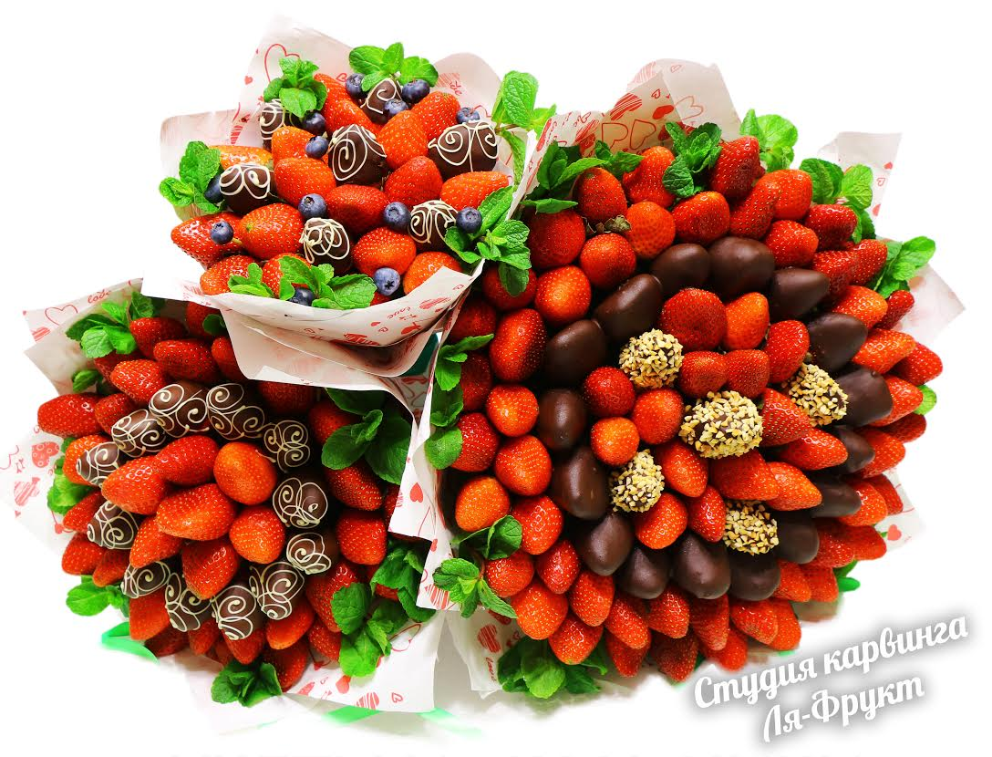 Букет из конфет фрукты и ягоды