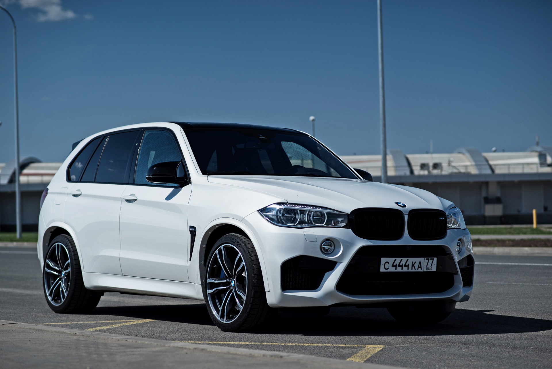 Bmw x5m f85. БМВ х5 ф85. БМВ x5 f85. BMW x5 f85 White. BMW x5m белый.