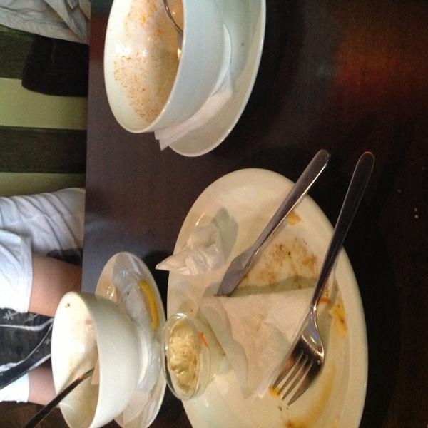 Не уносят тарелки:(