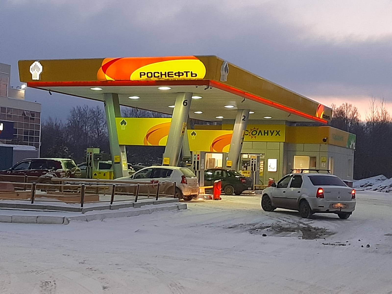 Азс минское шоссе. АЗС -№67 "Роснефть", Лев толстой, ул.Калинина. Заправка Роснефть на Минском шоссе возле трех китов. 1 Апреля цены АЗС.