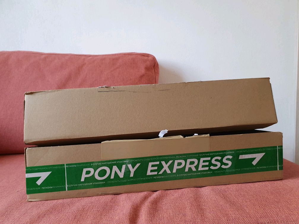Доставка pony. Упаковка пони экспресс. Коробка пони экспресс. Пони экспресс доставка. Pony Express доставка.