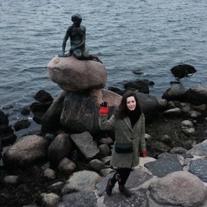 Яна Комина