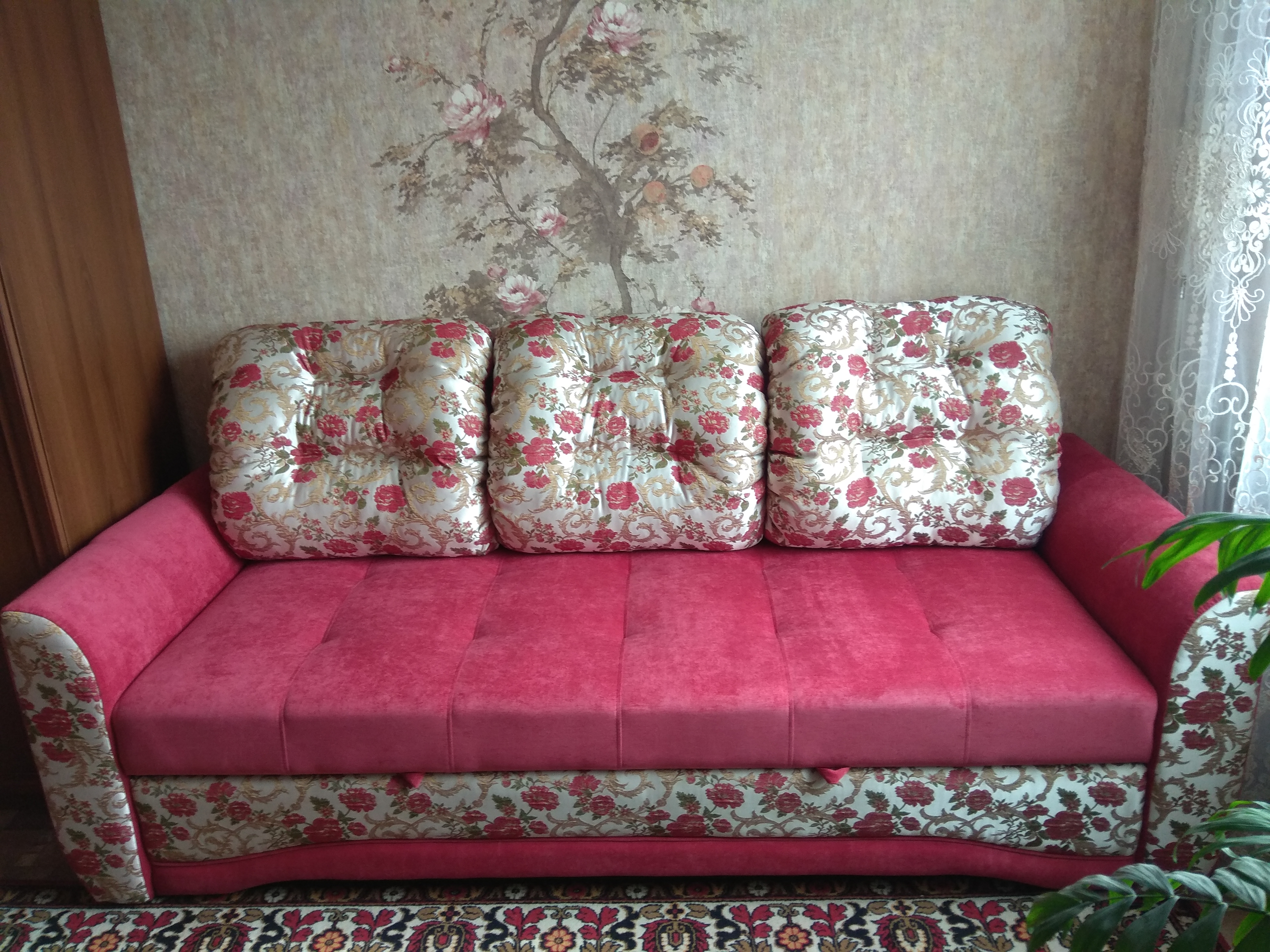 Розово серый диван ЮВАЮ