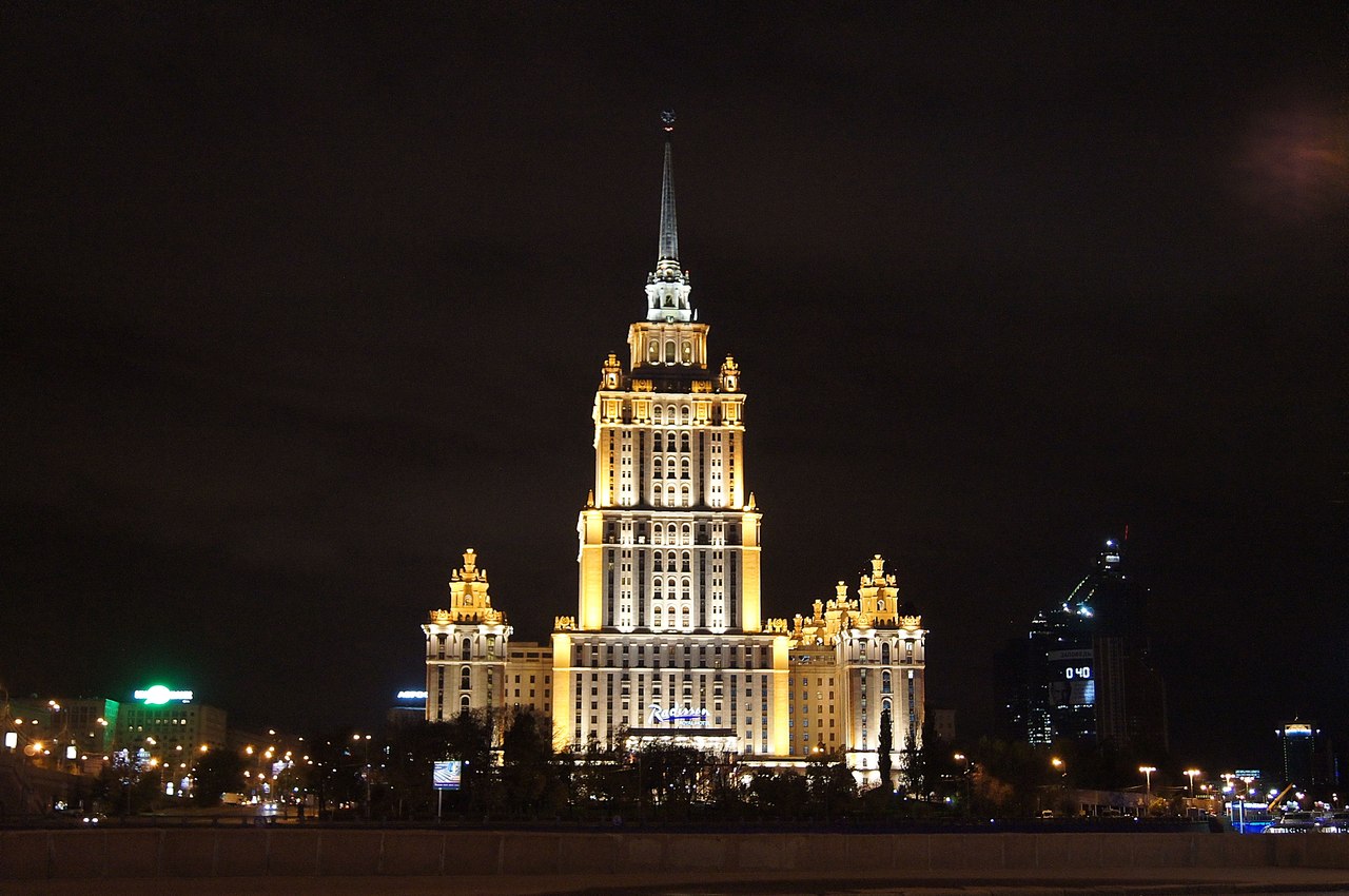 Гостиница со шпилем Москва