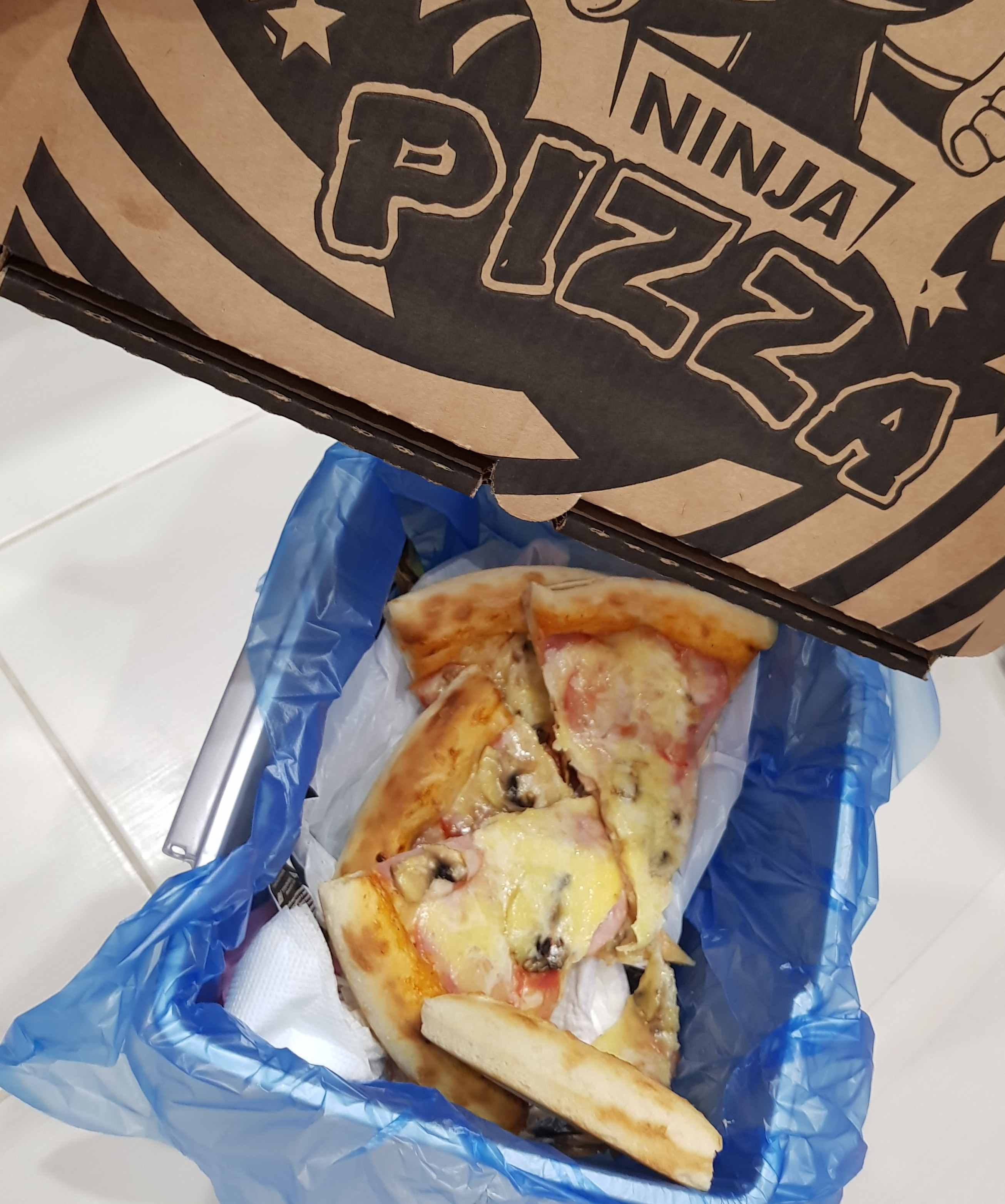 Ниндзя пицца люберцы. Ninja pizza Красноярск. Курьер ниндзя пицца. Пицца ниндзя фото.